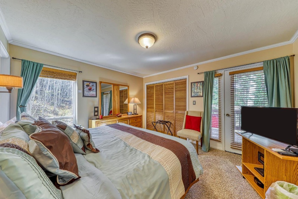 Paradise in the Pines Main image